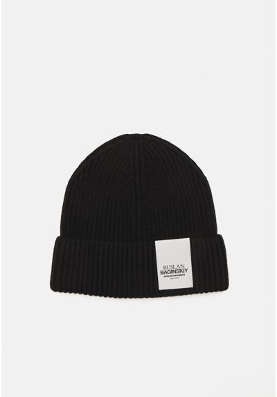 Шапка LOGO PATCH BEANIE