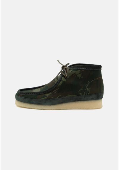 Ботинки на шнуровке WALLABEE BOOT