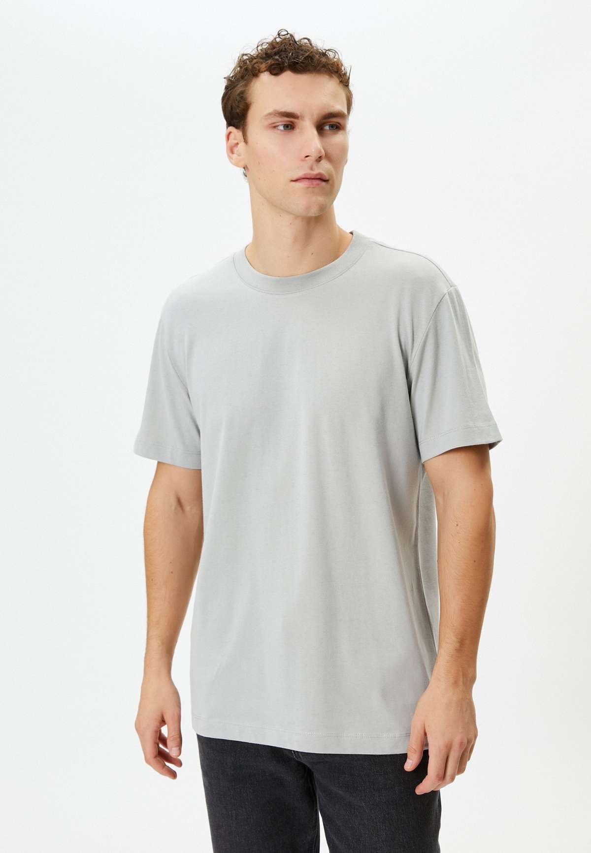 Футболка CREW NECK SHORT SLEEVE