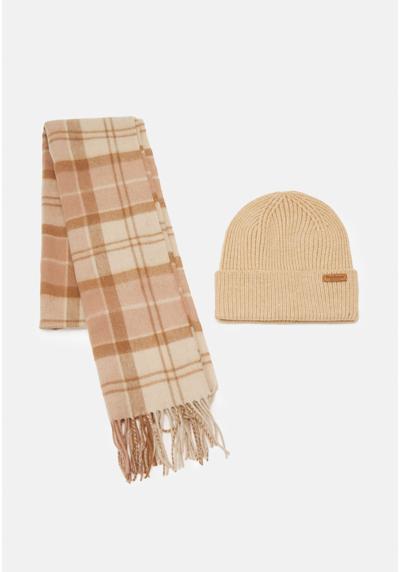 Шарф AUBREY BEANIE AND SCARF GIFT SET