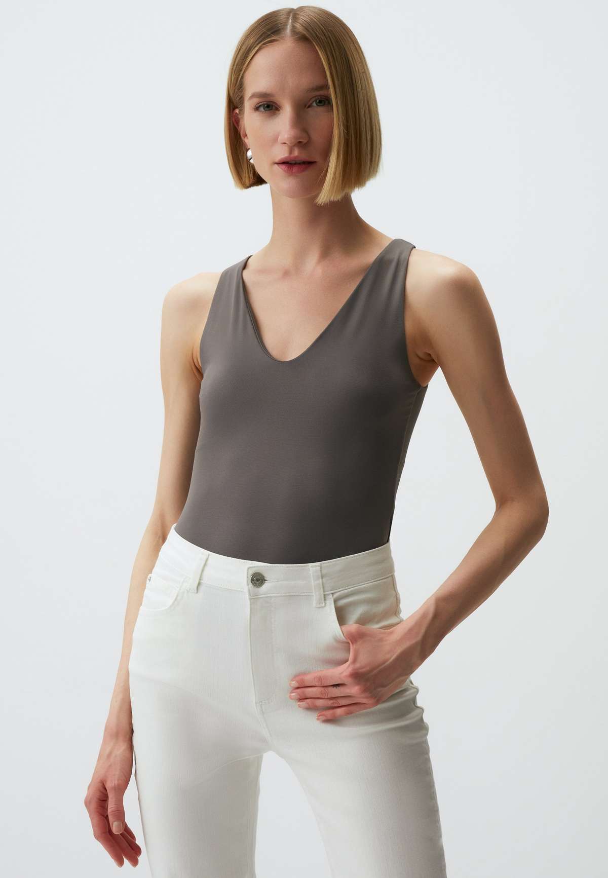 Топ V NECK SLEEVELESS BASIC