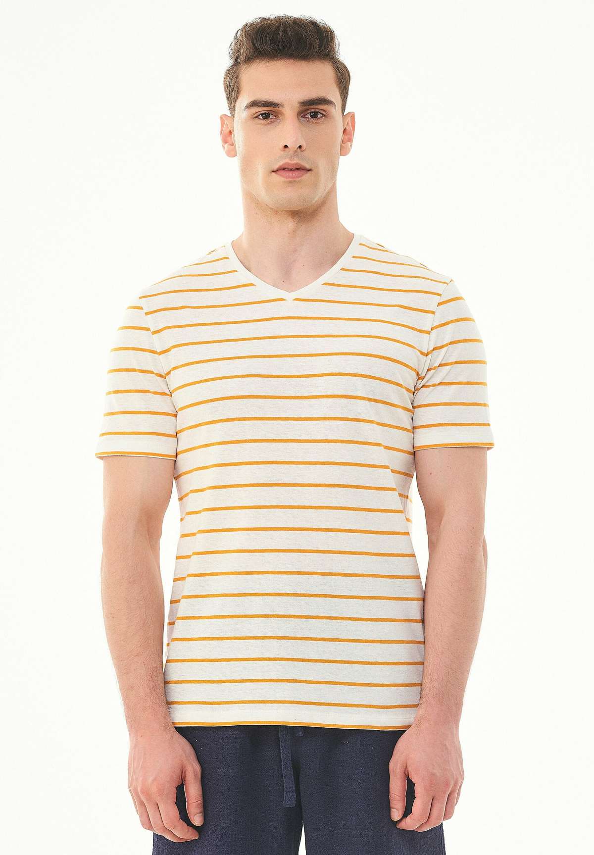 Футболка STRIPED V-NECK