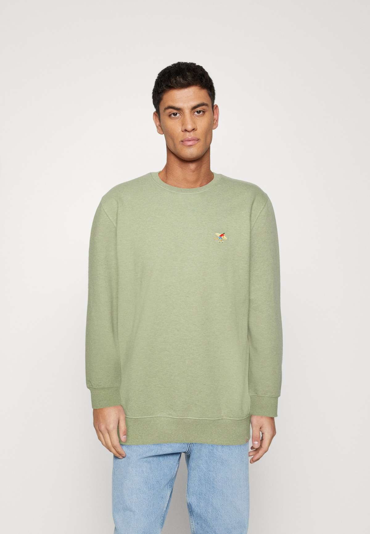 Кофта REGULAR FIT CREWNECK WITH A SMALL EMBROIDERY REGULAR FIT CREWNECK WITH A SMALL EMBROIDERY
