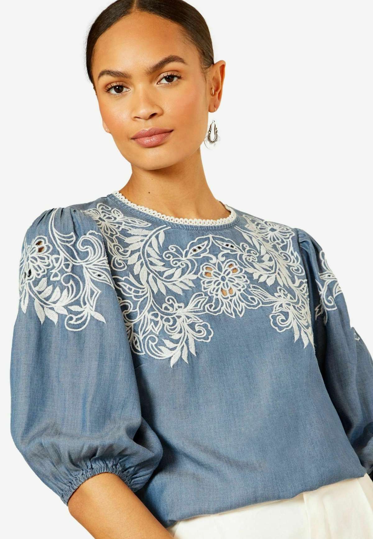 Блузка EMBROIDERY PUFF SLEEVE