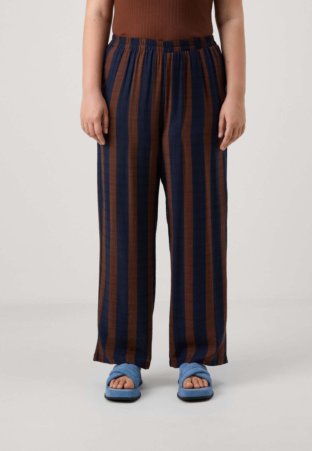 Брюки CARTEMPER WIDE PANTS