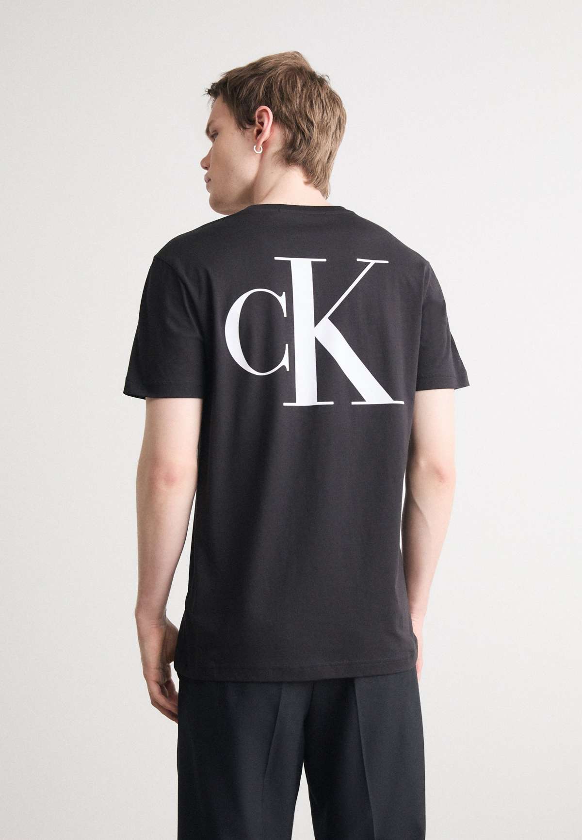 Футболка REGULAR FIT TEE WITH BOLD BACK PRINT