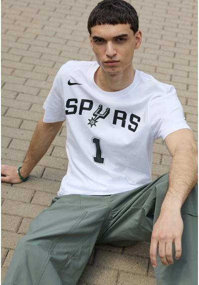 NBA SAN ANTONIO SPURS WEMBANYAMA TEE - Vereinsmannschaften NBA SAN ANTONIO SPURS WEMBANYAMA TEE