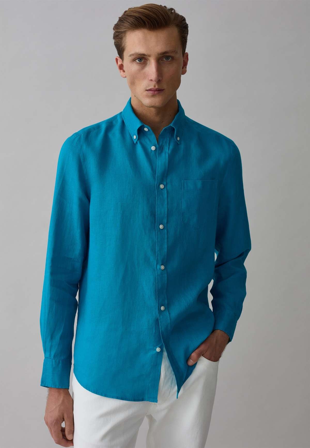 Рубашка REGULAR-FIT WITH BUTTON-DOWN COLLAR.
