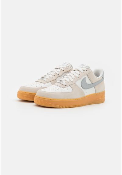 Кеды AIR FORCE 1 07 LV8