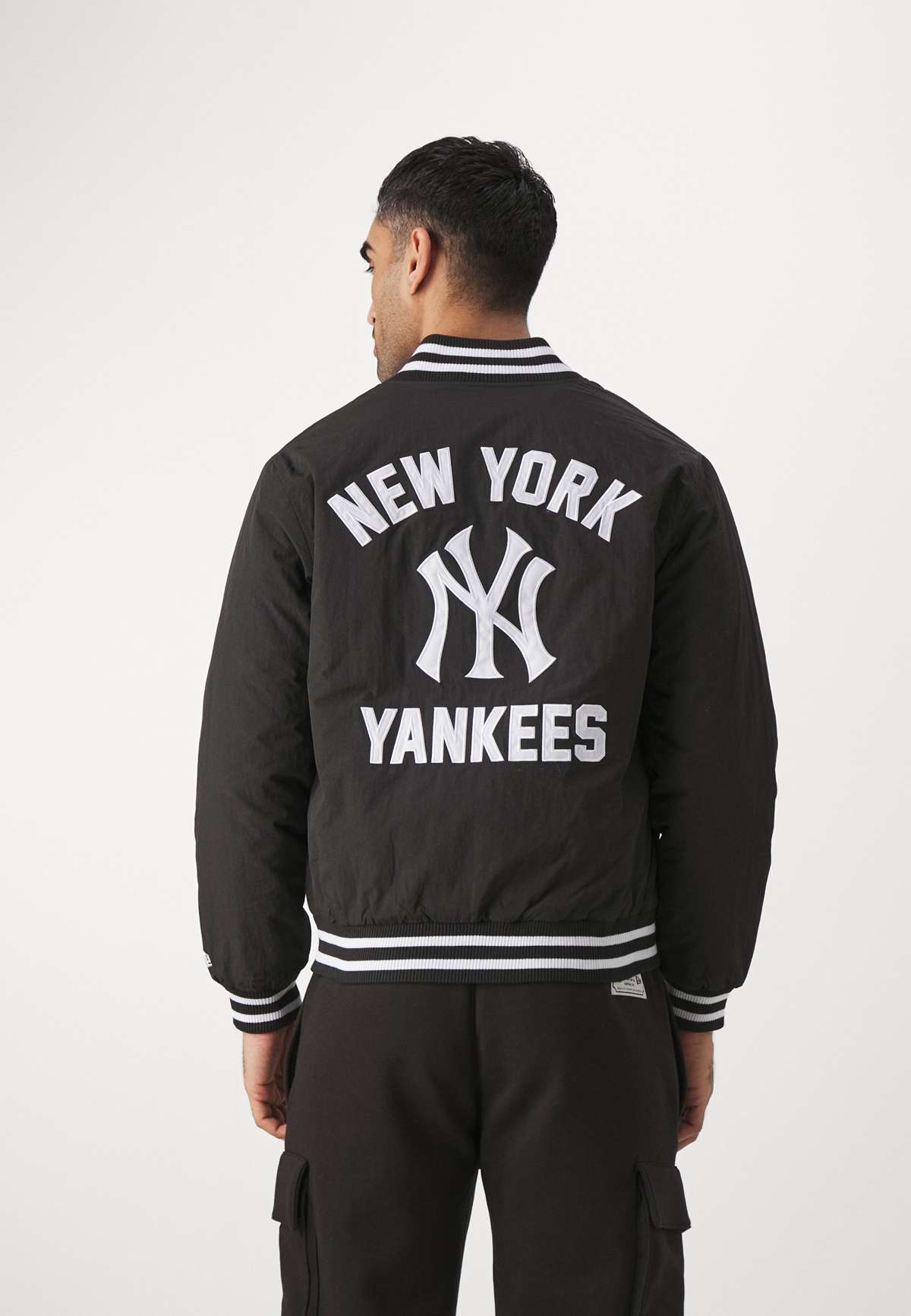 Спортивная куртка MLB NEW YORK YANKEES TEAM BOMBER JACKET MLB NEW YORK YANKEES TEAM BOMBER JACKET