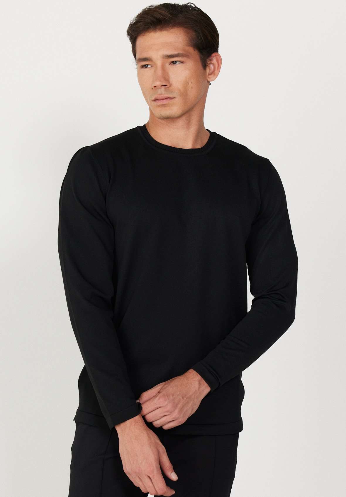 Пуловер STANDARD FIT O COLLAR