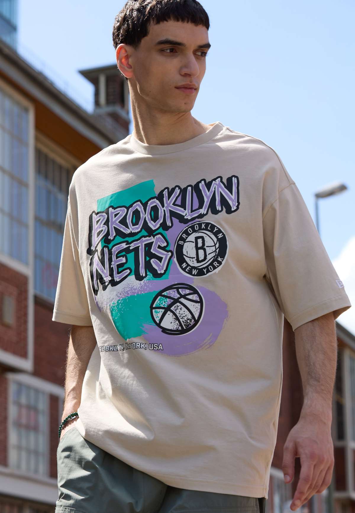 NBA BROOKLYN NETS RETRO GRAPHIC OVERSIZE TEE - Vereinsmannschaften