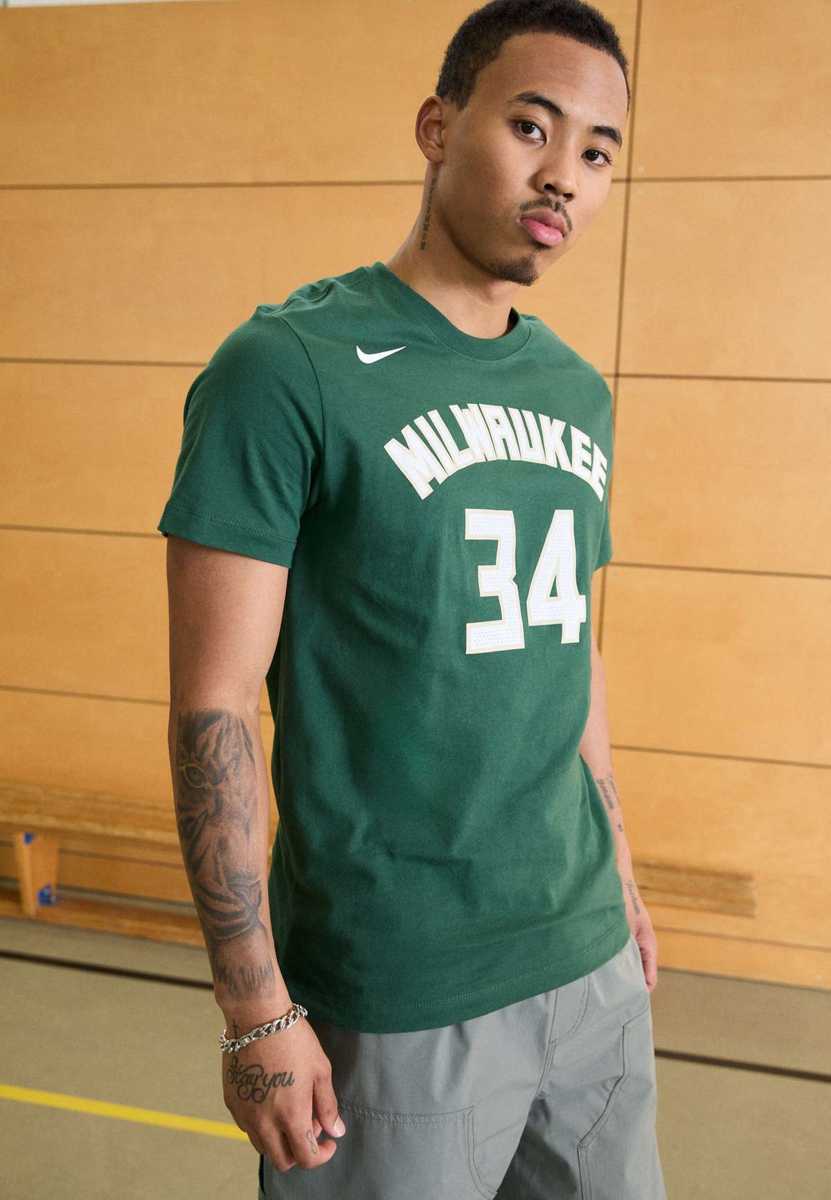 Футболка NBA GIANNIS ANTETOKOUNMPO MILWAUKEE BUCKS NAME AND NUMBER TEE