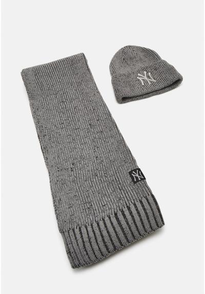 Шарф SCARF AND WIDE CUFF BEANIE UNISEX SET