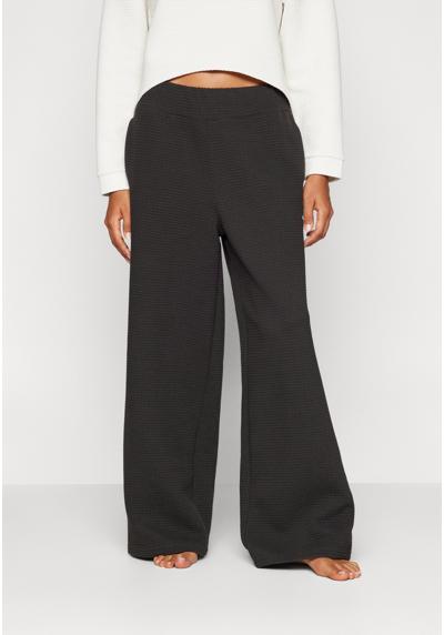 Брюки STUDIO PANT