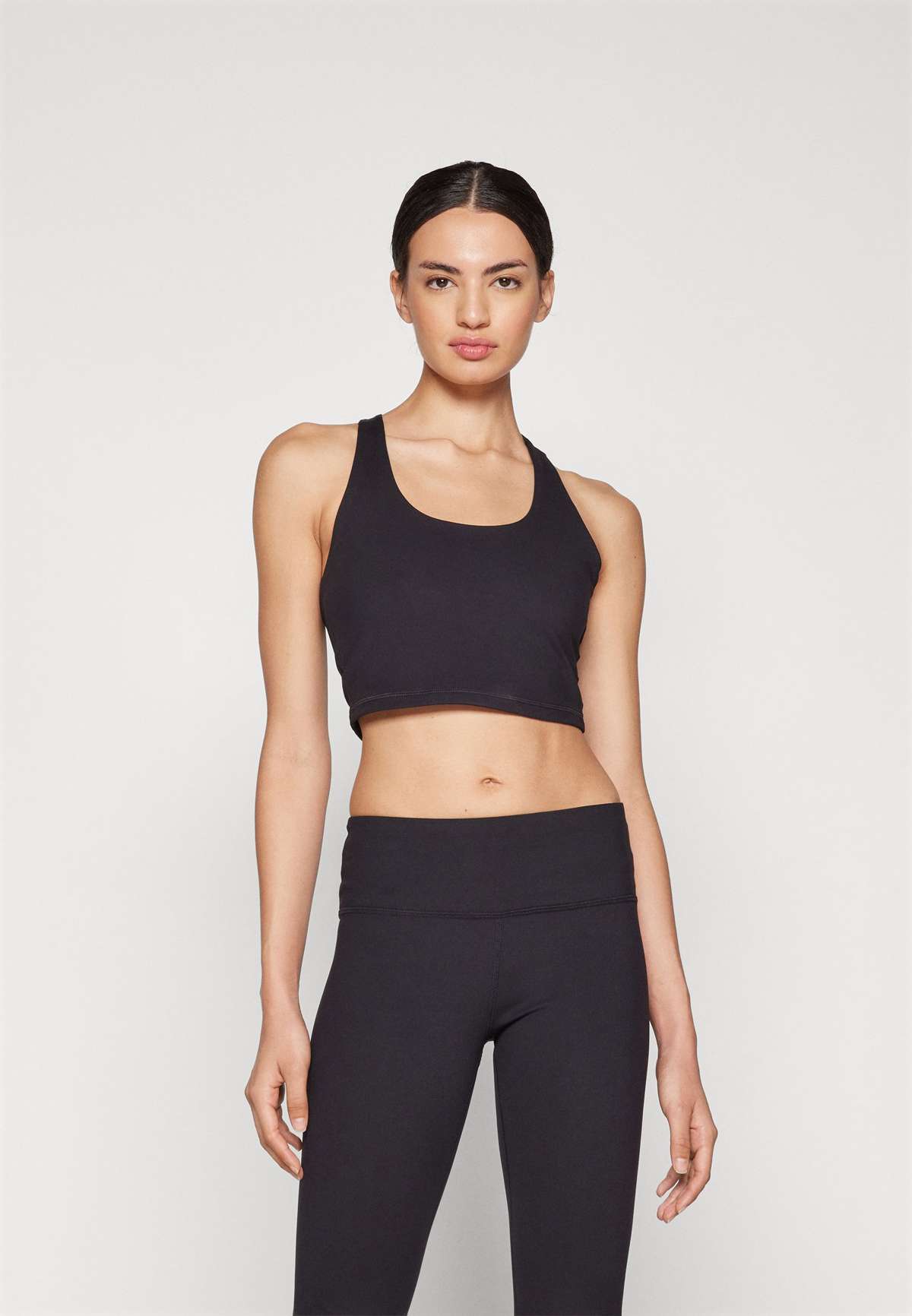 Топ BALANCE COMPRESSION CROP TANK BUILT IN BRA