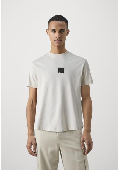 Футболка REGULAR CURVED HEM TEE