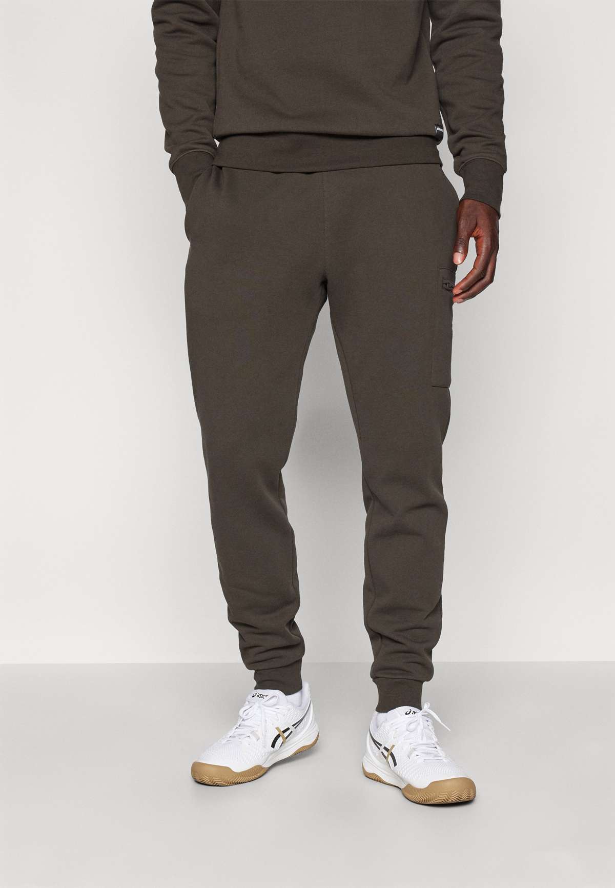 Брюки CENTRE TAPERED POCKET PANTS