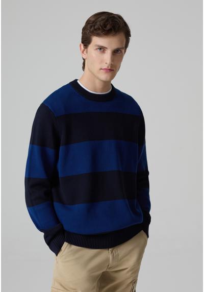 Пуловер STRIPED