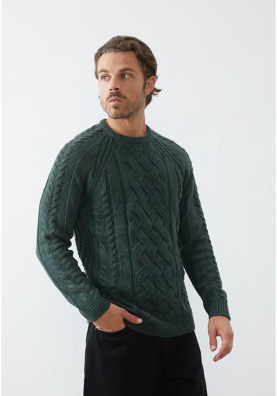 Пуловер PM-0920-0323 CHUNKY CABLE KNIT / 111