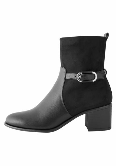 Ботинки FOREVER COMFORT® BUCKLE DETAIL HEELED REGULAR/WIDE FIT