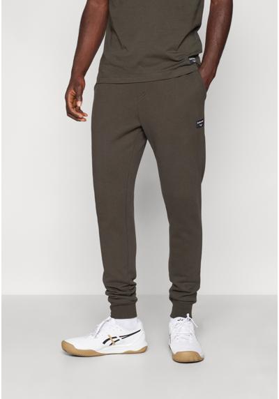 Брюки CENTRE TAPERED PANTS